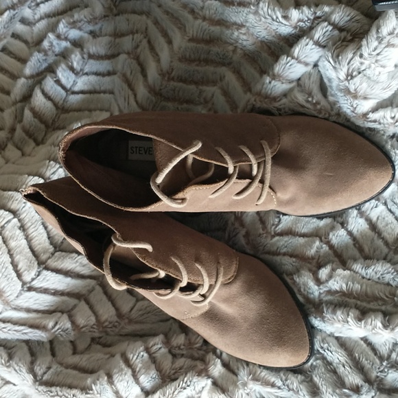 Steve Madden suede taupe booties size 6.5 - Picture 2 of 5